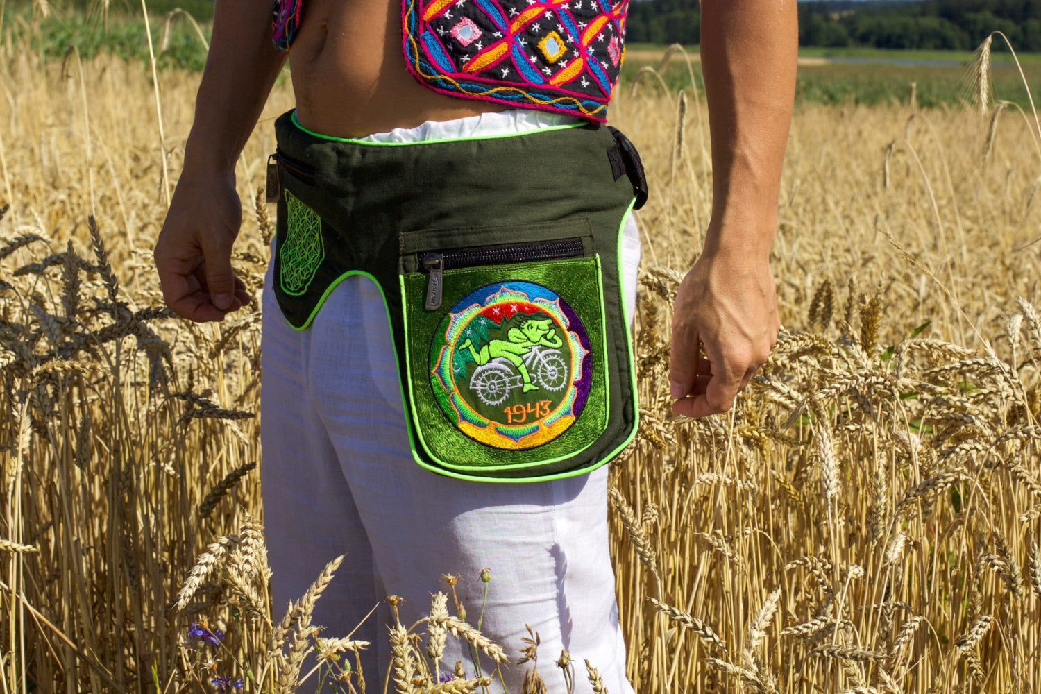 Beltbag hofmann mandala - 7 pockets strong ziplocks size adjustable with hook & loop and clip - blacklight active cosmic music goatrance