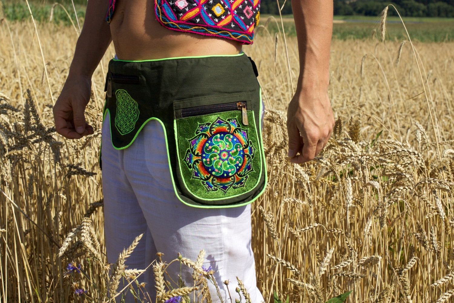Beltbag Ticombe crop circle - 7 pockets strong ziplocks size adjustable - hook & loop and clip - blacklight active cosmic music goatrance