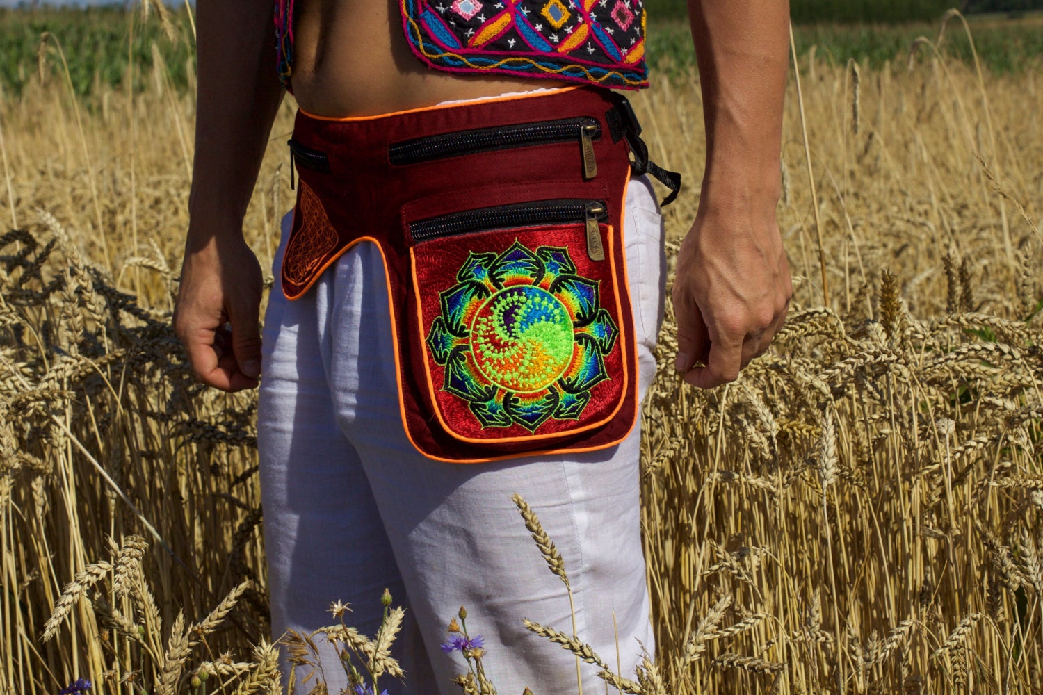 Beltbag Milk Hill fractal red - 7 pockets, strong ziplocks, size adjustable with hook & loop and clip - blacklight active lines good luck