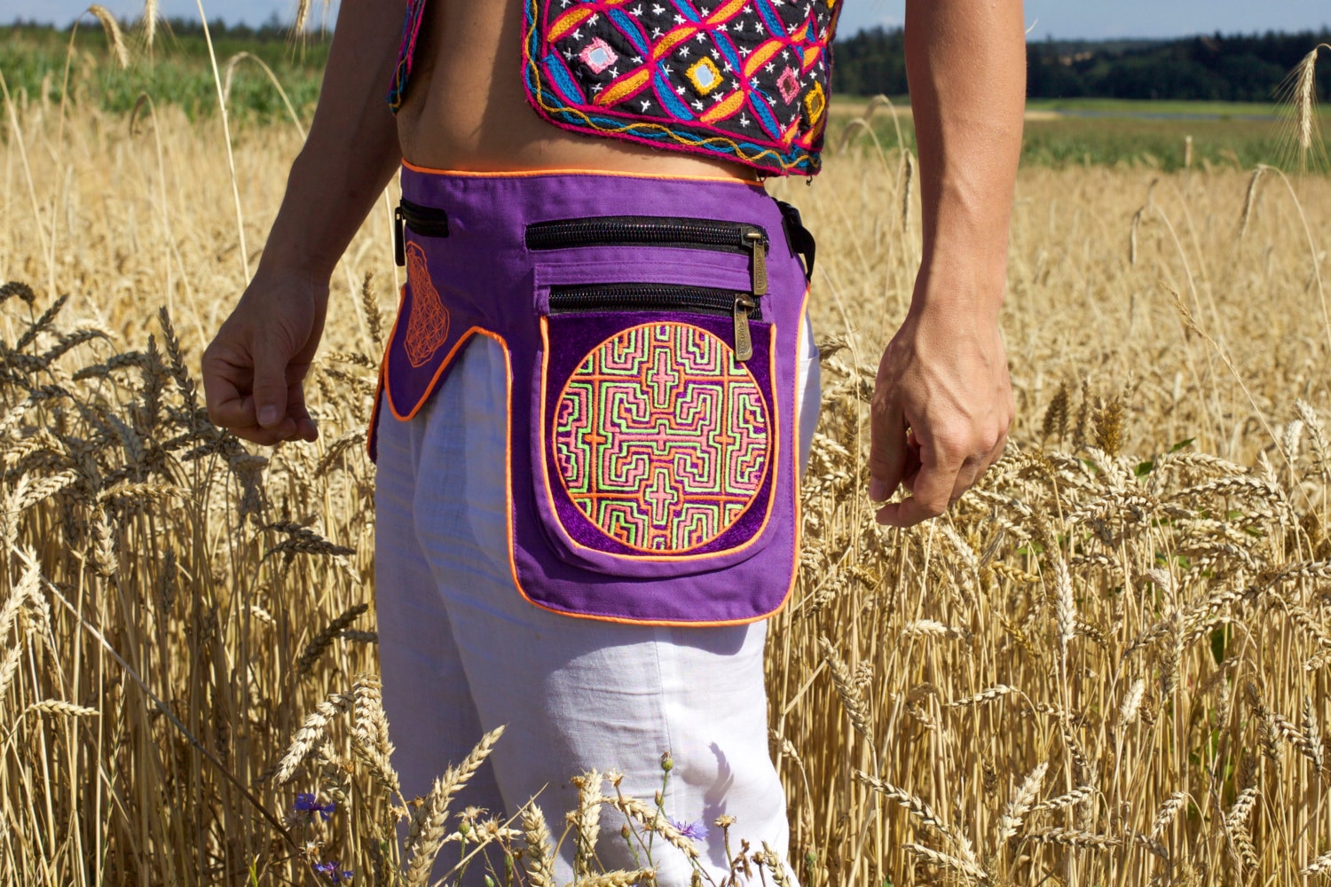 Beltbag Ayahuasca Shipibo Conibo - 7 pockets,strong ziplocks,size adjustable - hook & loop and clip - blacklight active lines flower of life