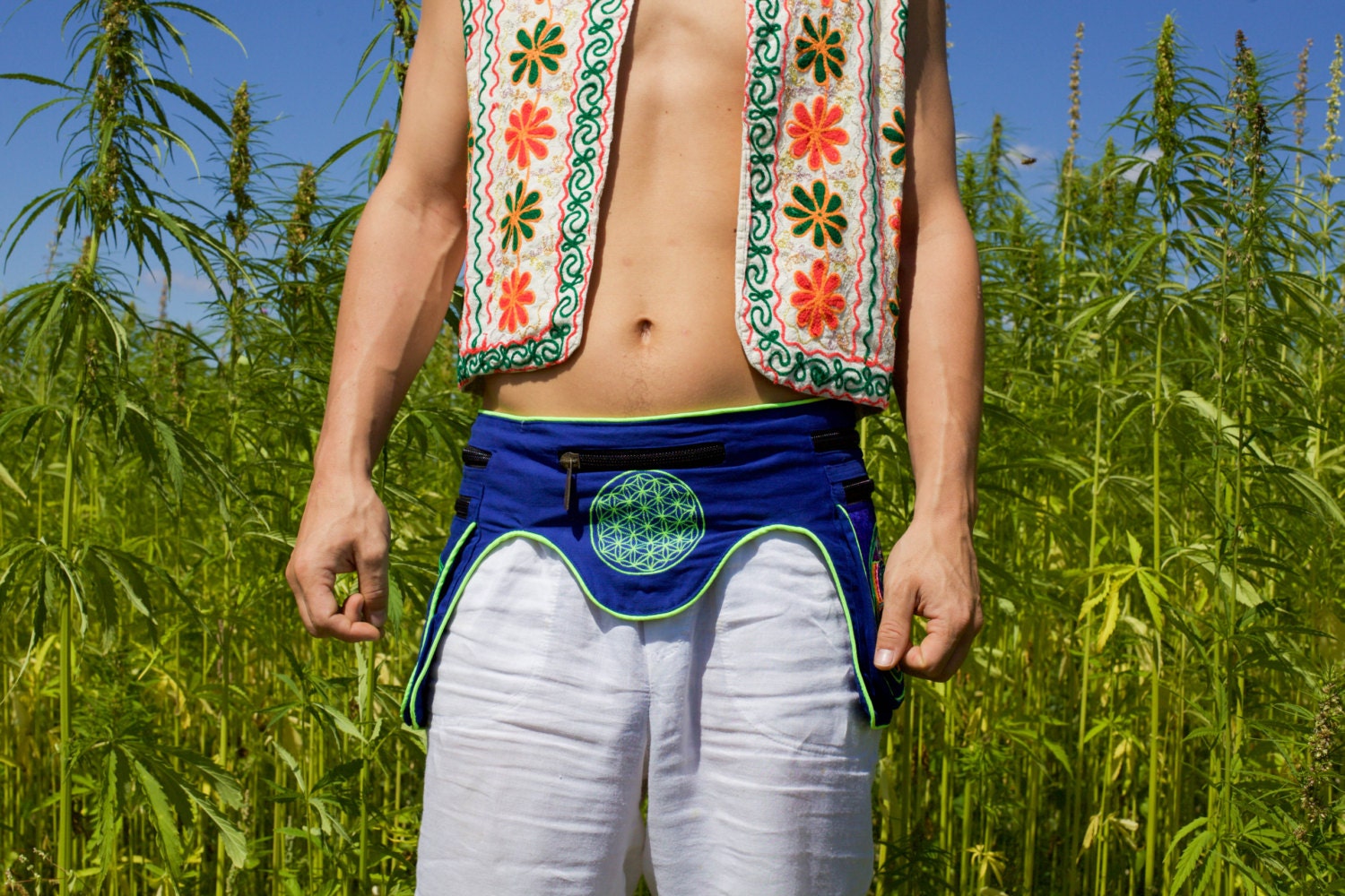 Beltbag Mushroom Illuminati - 7 pockets, strong ziplocks, size adjustable with hook & loop and clip - blacklight active lines flower of life