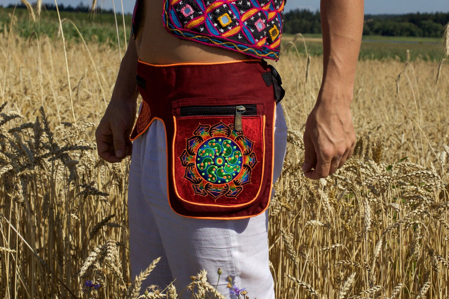 Beltbag Ticombe crop circle - 7 pockets, strong ziplocks, size adjustable - hook & loop and clip - blacklight active lines hippie waistbag