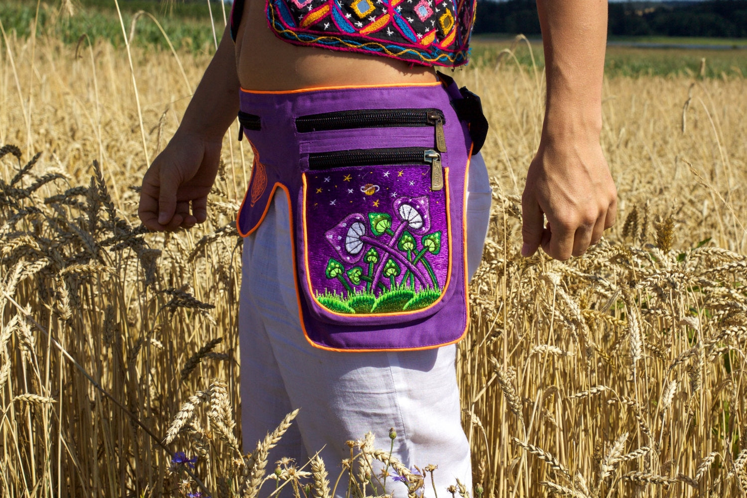 Beltbag Mushroom Planet Purple - 7 pockets,strong ziplocks,size adjustable - hook & loop and clip - blacklight active lines flower of life