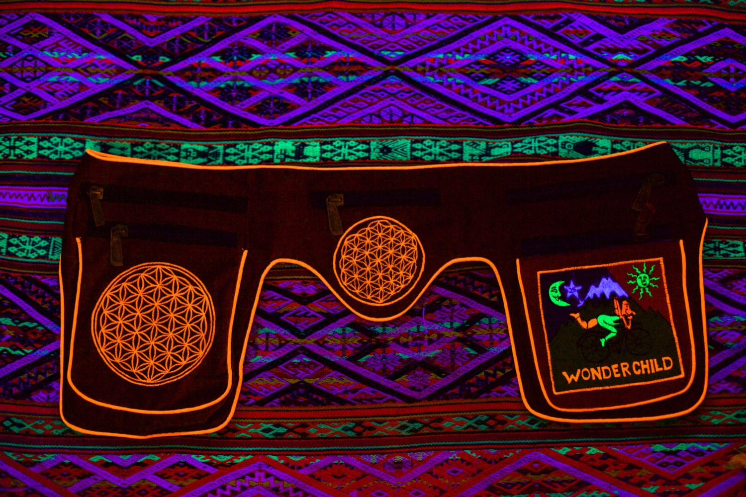 Beltbag Hofmann wonderchild - 7 pockets, strong ziplocks, size adjustable -- hook & loop and clip - blacklight active lines flower of life