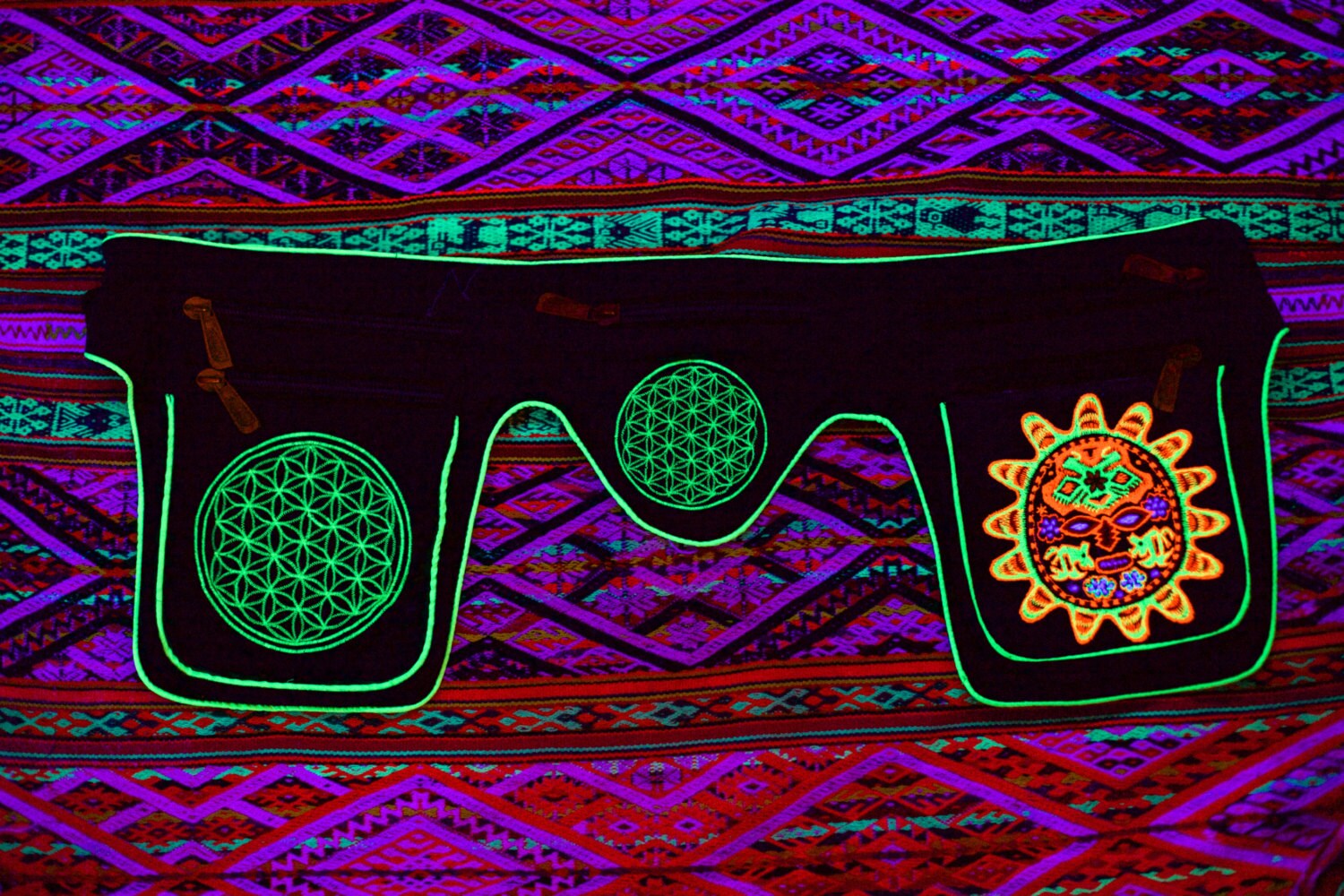 Beltbag Huichol Sunmask - 7 pockets, strong ziplocks, size adjustable with hook & loop and clip - blacklight active lines flower of life