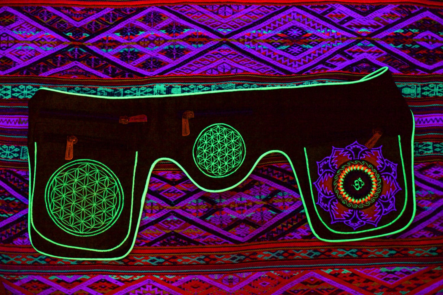 Beltbag rainbow AUM mandala - 7 pockets strong ziplocks size adjustable with hook & loop and clip - blacklight active cosmic music goatrance