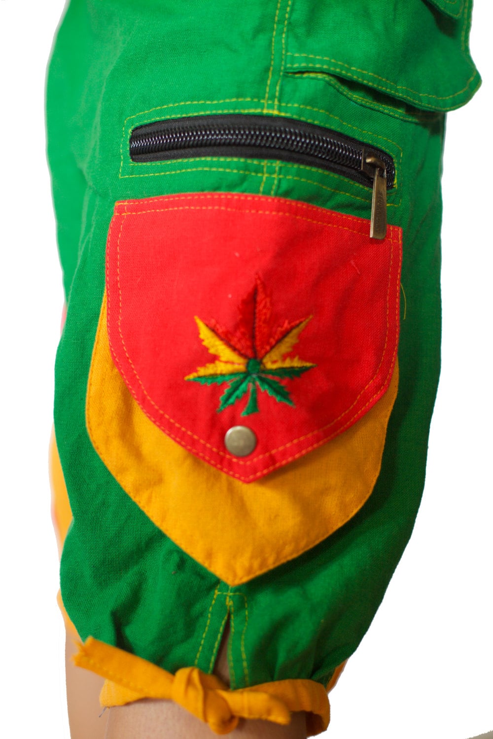 Rasta Cannabis Pant - 8 pockets, 4 with hock&loop, 2 with clip - any size available marihuana leave clamdiggers made after order